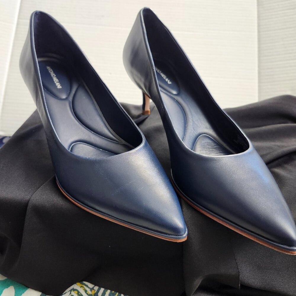 Navy Blue ANTONIO MELANI, Women's size 9M, pointed toe pumps